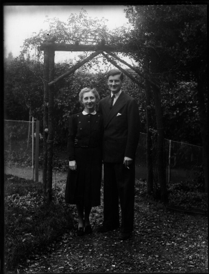 Hon. Anthony Brougham and his wife, Sonya
by Bassano, 1941 2