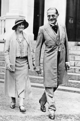 6th Earl and Countess of Clarendon2