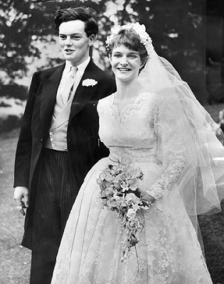 Alan Montagu-Stuart-Wortley-Mackenzie,
4th Earl of Wharcliffe and Aline Bruce
Wedding on 25 July 19572