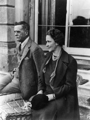 Waldorf Astor, 2nd Viscount Astor, and his wife Nancy2