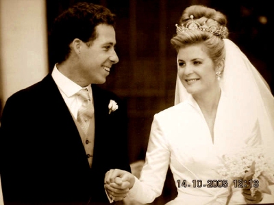 David Armstrong-Jones, Viscount Linley and Hon. Serena Stanhope.
Marriage, 8 October 1993 2