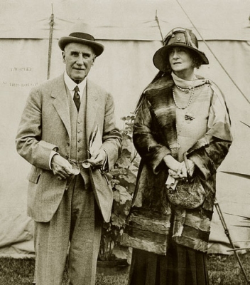 Martin Hawke, 7th Baron Hawke of Towton (l) and
Lady Grace, Countess of Londesborough (r) 2