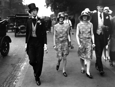 Cecil Beaton
and his sisters Nancy and Barbara, arriving at Eton 3