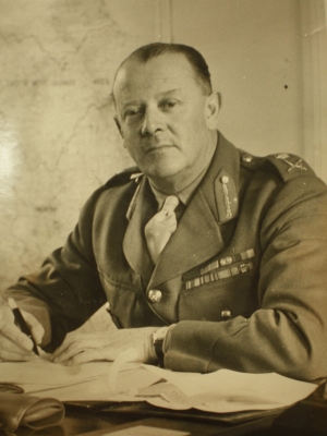 Lt.-Gen. Sir Geoffrey Evans 2