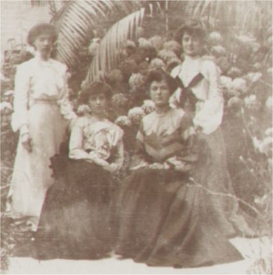Kathleen Thornewill, Dindo Worthington, Lady Muriel Worthington and
Dorothy Worthington (l-r)2