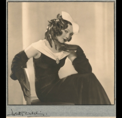 Iris Henry
by Dorothy Wilding, 1935 2