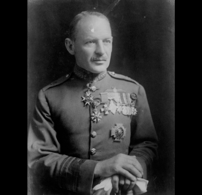 Air Chief Marshal Sir Robert Brooke-Popham
by Elliot & Fry 2
